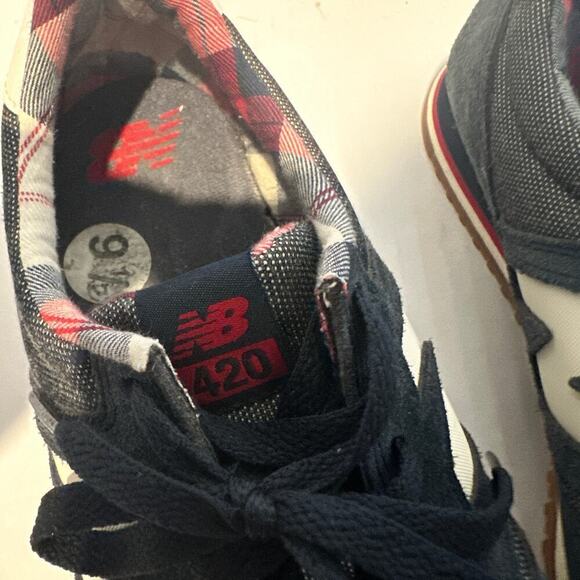 New Balance Women Size 9.5 Navy Blue 420 Low Top Walking Sneakers Trendy Travel - Picture 11 of 12